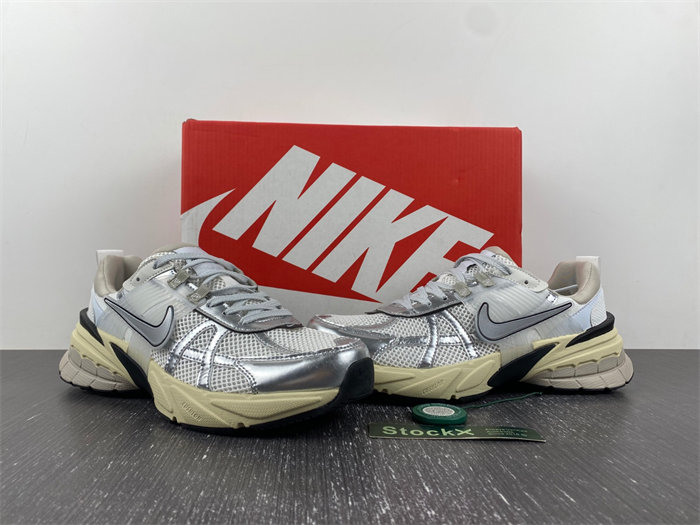 Nike V2K Run Summit White Metallic Silver FD0736-100